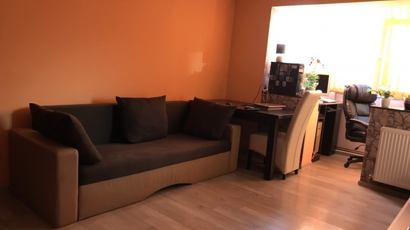 Apartament 3 camere Craiovita, etaj1, renovat