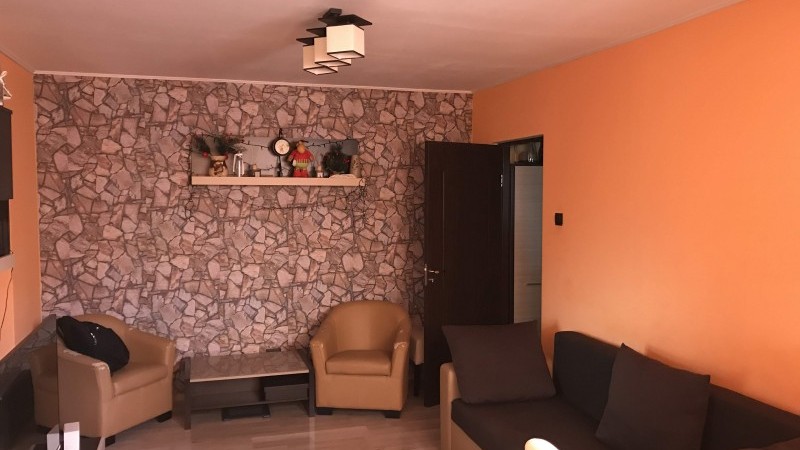 Apartament 3 camere Craiovita, etaj1, renovat