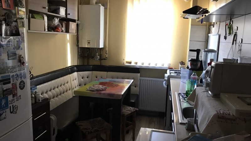 Apartament 3 camere Craiovita, etaj1, renovat