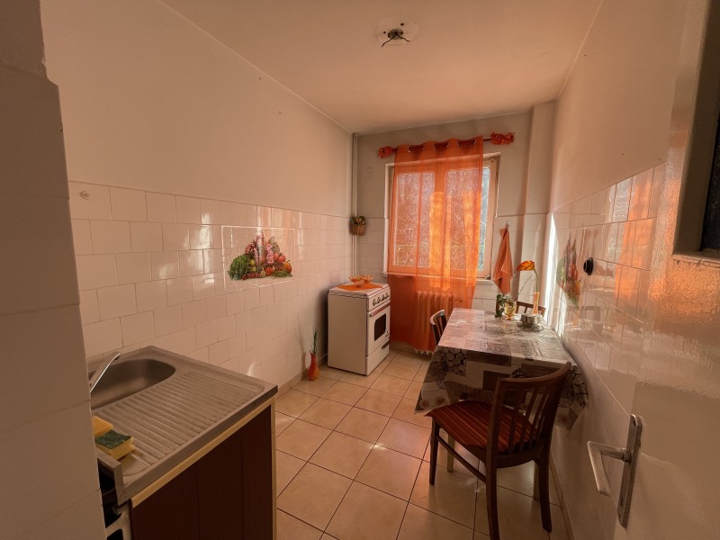 Apartament 3 camere decomandate, 1Mai, Sara, Medicina, Insula etaj2 din 4