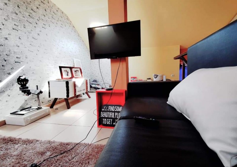 Apartament 3 camere foarte spatios cu scara interioara modern, centrala termica, curte privata pentru masina