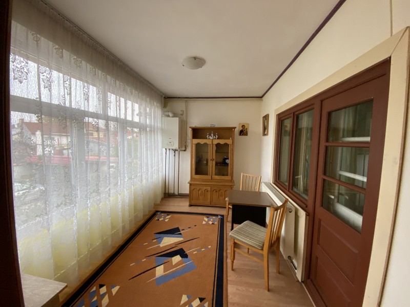 Apartament 3 camere semidecomandate, centrala termica, situat Central (zona Ana Ipatescu - Piata Chiriac) Medicina Veche