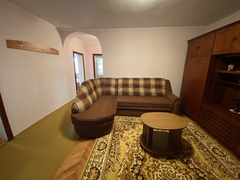 Apartament 3 camere semidecomandate, centrala termica, situat Central (zona Ana Ipatescu - Piata Chiriac) Medicina Veche