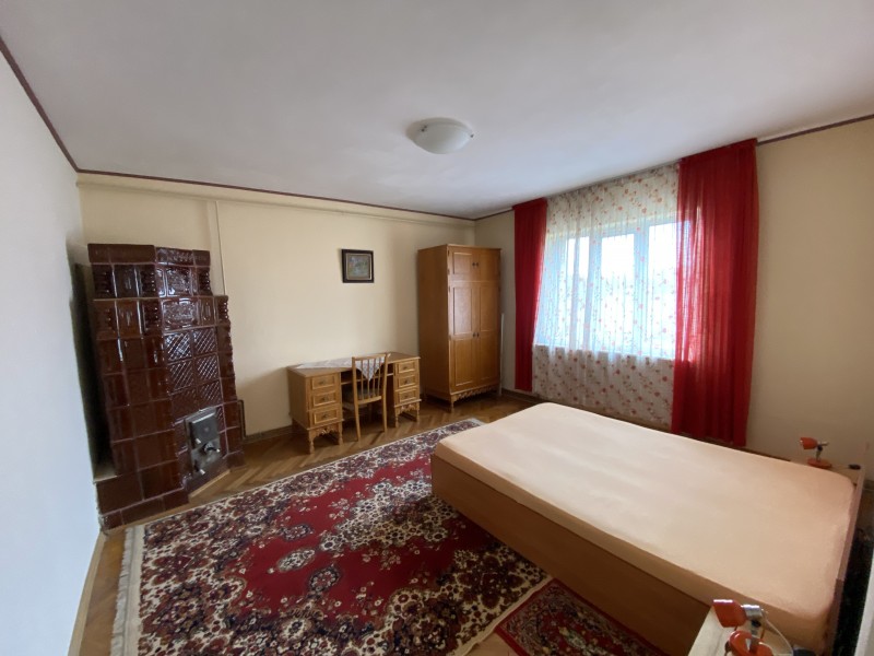 Apartament 3 camere semidecomandate, centrala termica, situat Central (zona Ana Ipatescu - Piata Chiriac) Medicina Veche