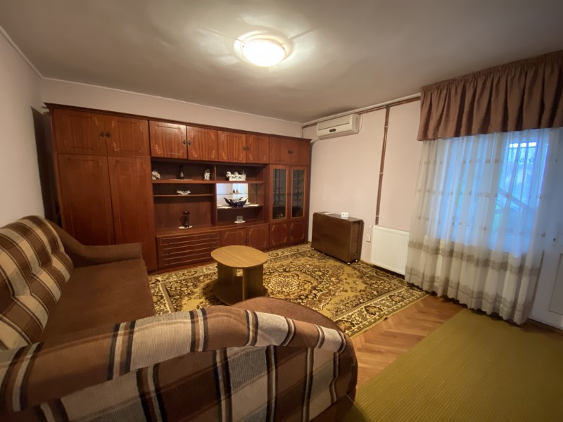 Apartament 3 camere semidecomandate, centrala termica, situat Central (zona Ana Ipatescu - Piata Chiriac) Medicina Veche