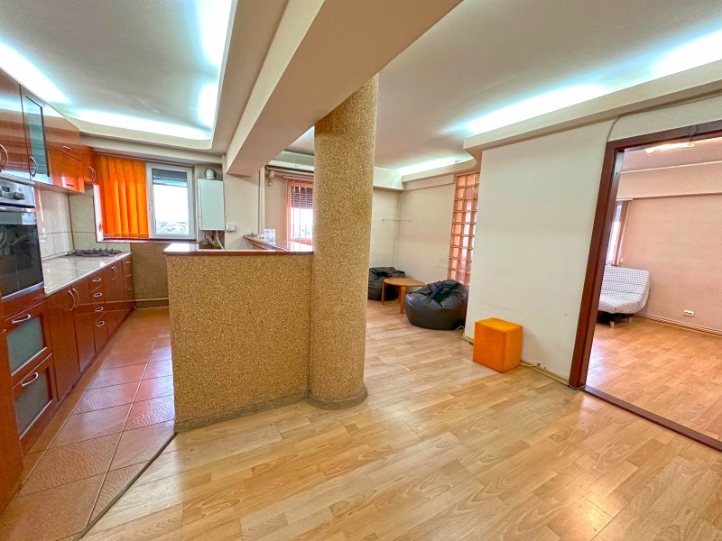Apartament 4 camere decomandate, Calea Bucuresti, etaj 6/11, 2 lifturi modernizate, centrala termica proprie