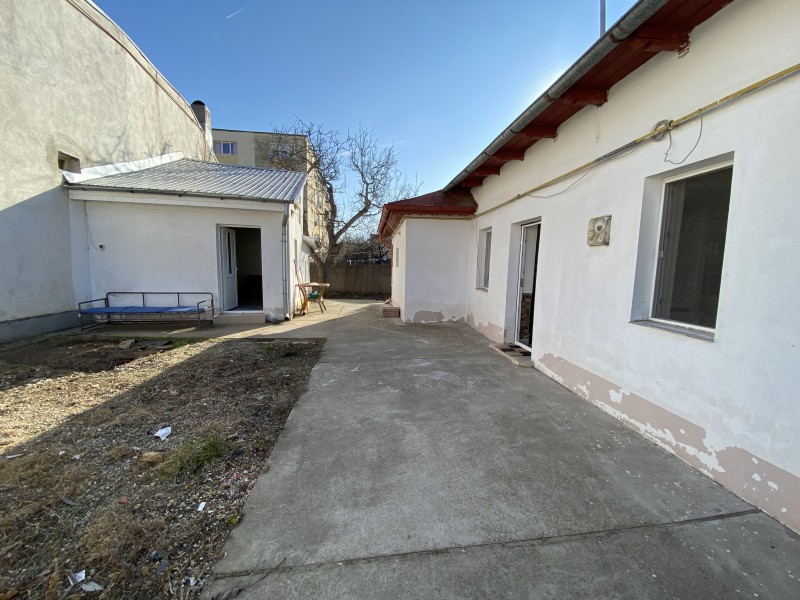 Casa de inchiriat pe Vasile Alexandri, curte, foarte spatioasa
