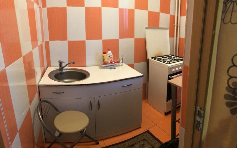 Garsoniera de vanzare, Brazda lui Novac, etaj 6