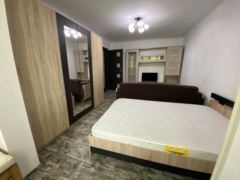 Garsoniera mobilata si utilata complet, 1Mai- Confectii, foarte spatioasa, decomandata