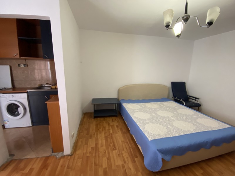 Garsoniera mobilata si utilata complet, Brazda lui Novac - La Roca, foarte spatioasa, semidecomandata