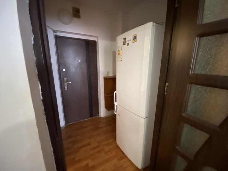 Garsoniera mobilata si utilata complet, Brazda lui Novac - La Roca, foarte spatioasa, semidecomandata