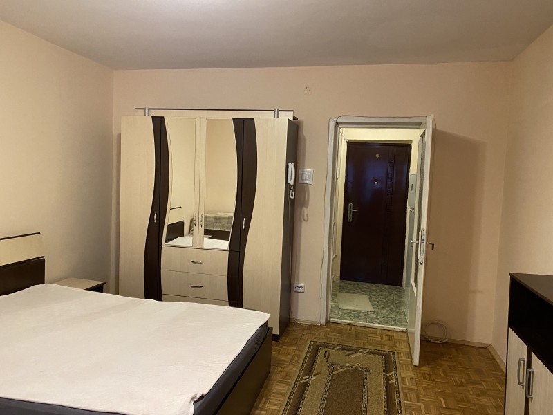 Garsoniera mobilata si utilata complet, Brazda lui Novac - Piata Baba Novac, foarte spatioasa, libera