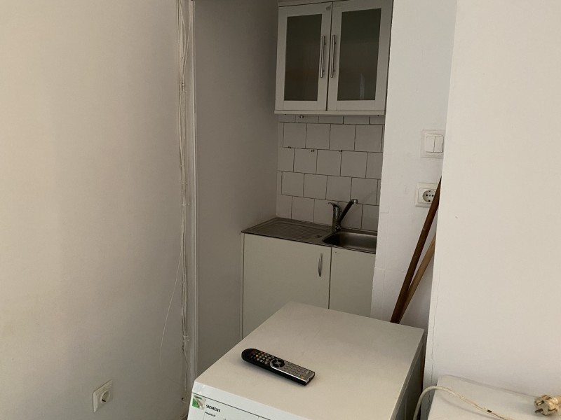Garsoniera mobilata si utilata complet, Calea Bucuresti - Rotonda, foarte spatioasa, parter