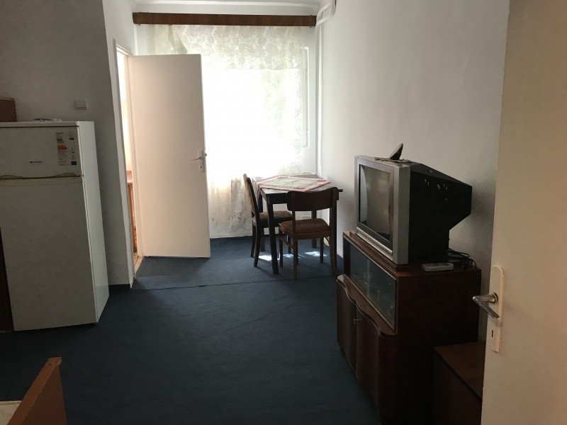 Garsoniera parter, Calea Bucuresti, Institut, semidecomandata