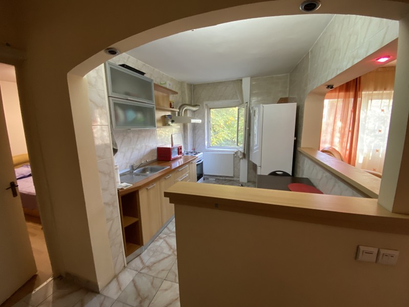 Inchiriere apartament 2 camere decomandat, mobilat, etaj 1/4, Calea Bucuresti, zona Institut