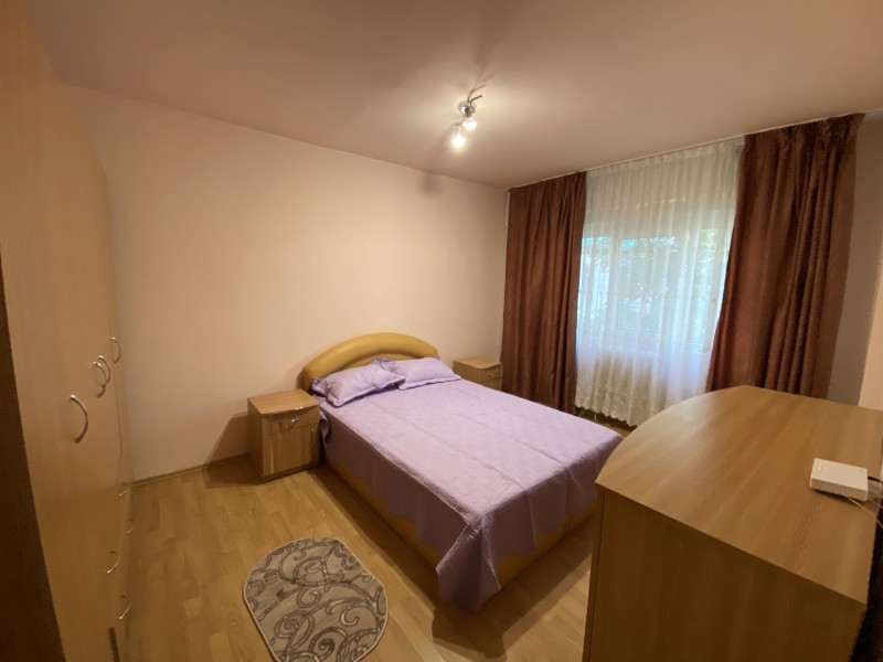 Inchiriere apartament 2 camere decomandat, mobilat, etaj 1/4, Calea Bucuresti, zona Institut