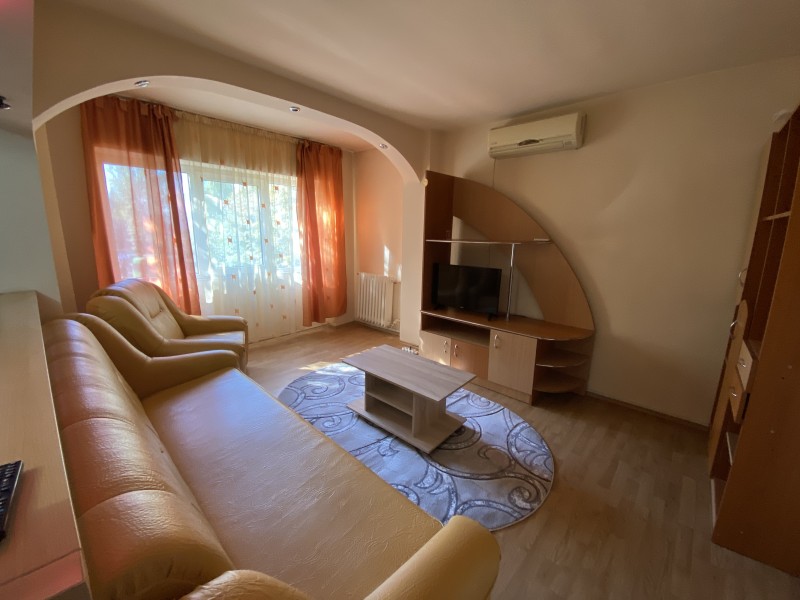 Inchiriere apartament 2 camere decomandat, mobilat, etaj 1/4, Calea Bucuresti, zona Institut