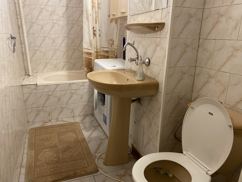 Inchiriere apartament 2 camere decomandat, mobilat, etaj 1/4, Calea Bucuresti, zona Institut