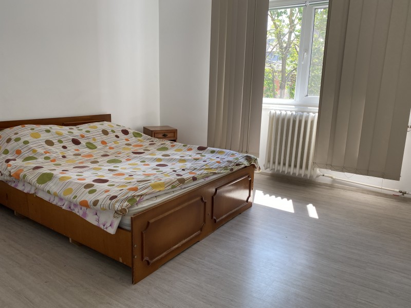 Inchiriere apartament 2 camere decomandat, mobilat, etaj 1/4, Cornitoiu, zona Liceul Energetic