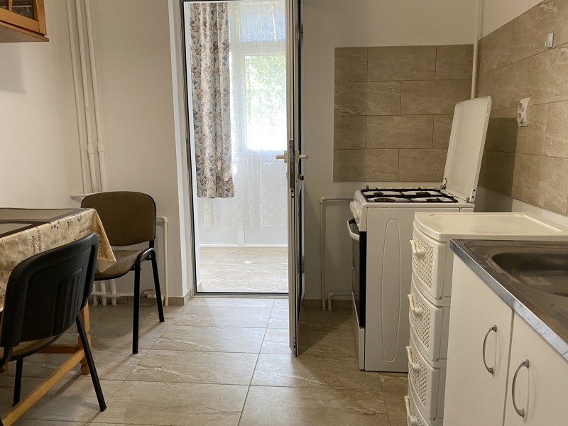 Inchiriere apartament 2 camere decomandat, mobilat, etaj 1/4, Cornitoiu, zona Liceul Energetic