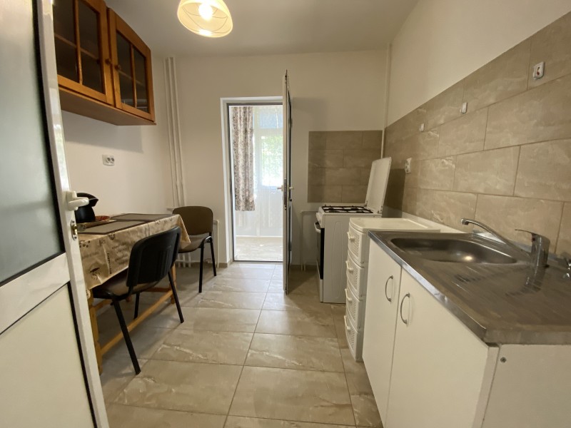 Inchiriere apartament 2 camere decomandat, mobilat, etaj 1/4, Cornitoiu, zona Liceul Energetic