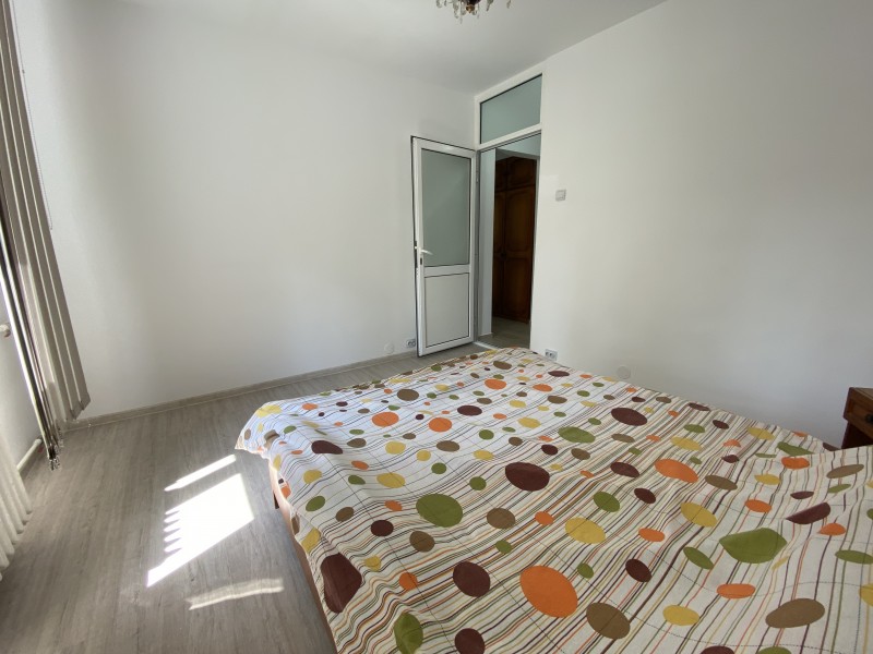 Inchiriere apartament 2 camere decomandat, mobilat, etaj 1/4, Cornitoiu, zona Liceul Energetic