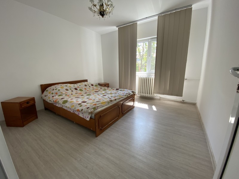 Inchiriere apartament 2 camere decomandat, mobilat, etaj 1/4, Cornitoiu, zona Liceul Energetic