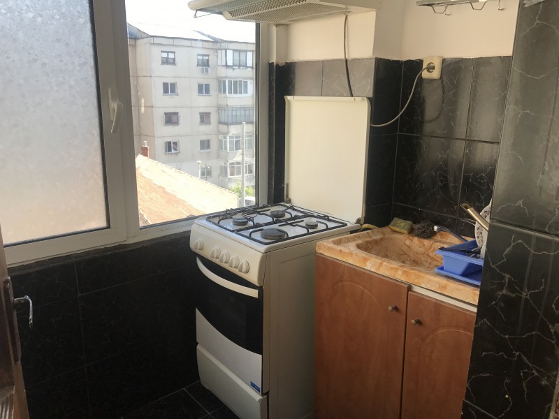 Inchiriere apartament 2 camere decomandat, mobilat, etaj 3/4, 1 Mai, zona Kaufland