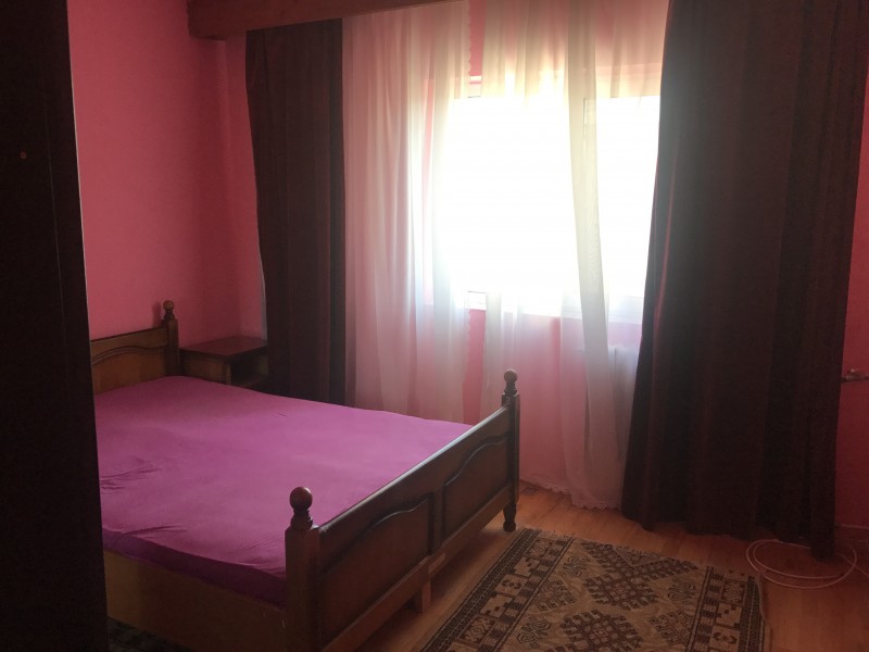 Inchiriere apartament 2 camere decomandat, mobilat, etaj 3/4, 1 Mai, zona Kaufland