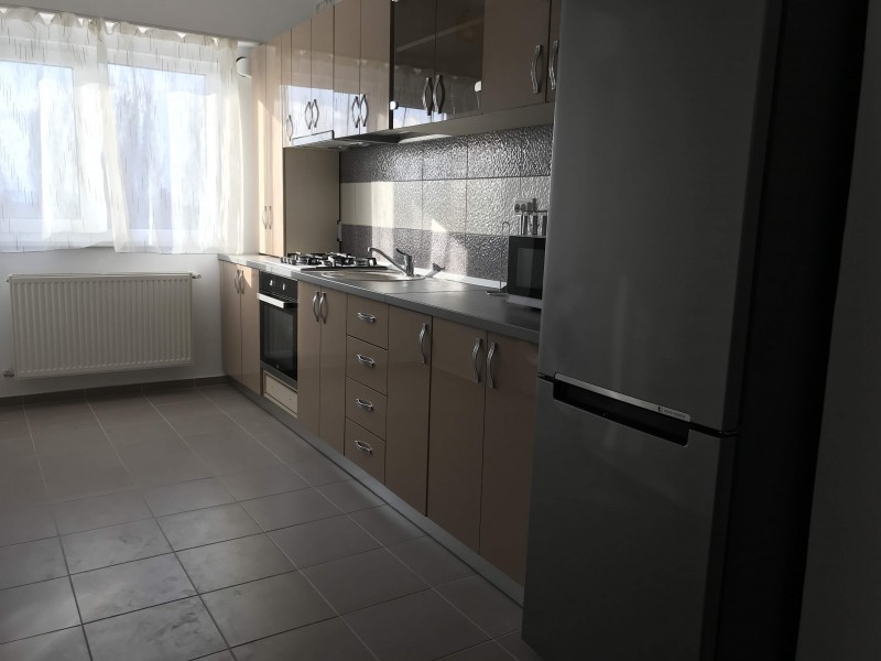 Inchiriere apartament 2 camere decomandat, mobilat, etaj 4/10, an constructie 2018, Craiovita Noua, zona Depou