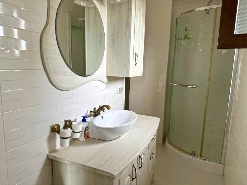 Inchiriere apartament 2 camere decomandat, mobilat, etaj 5/7, Centru, zona Valea Vlaicii