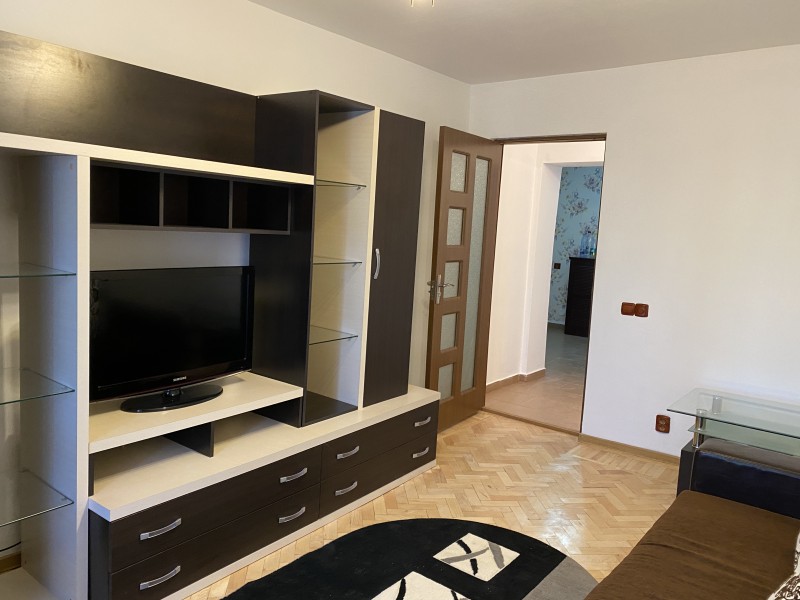 Inchiriere apartament 2 camere decomandat, mobilat, etaj 6/7, Calea Bucuresti, zona Piata Centrala