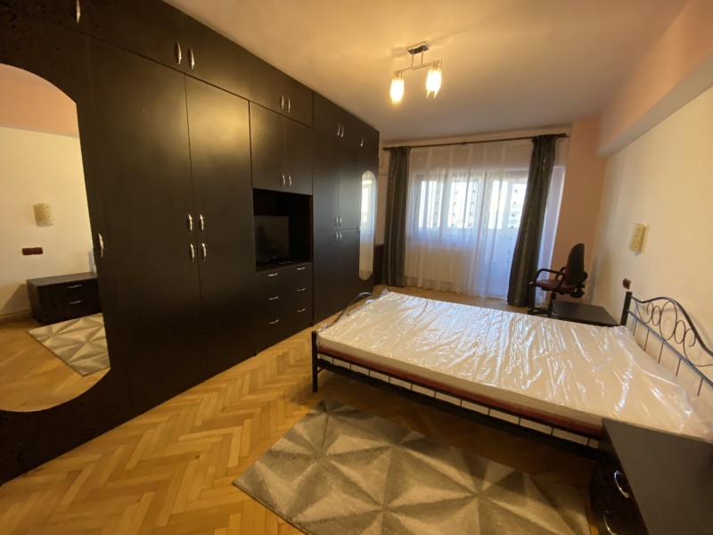 Inchiriere apartament 2 camere decomandat, mobilat, etaj 6/7, Calea Bucuresti, zona Piata Centrala