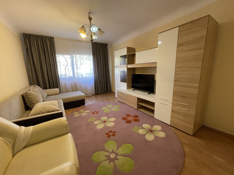 Inchiriere apartament 2 camere decomandat, mobilat, parter/4, 1 Mai, zona Sara