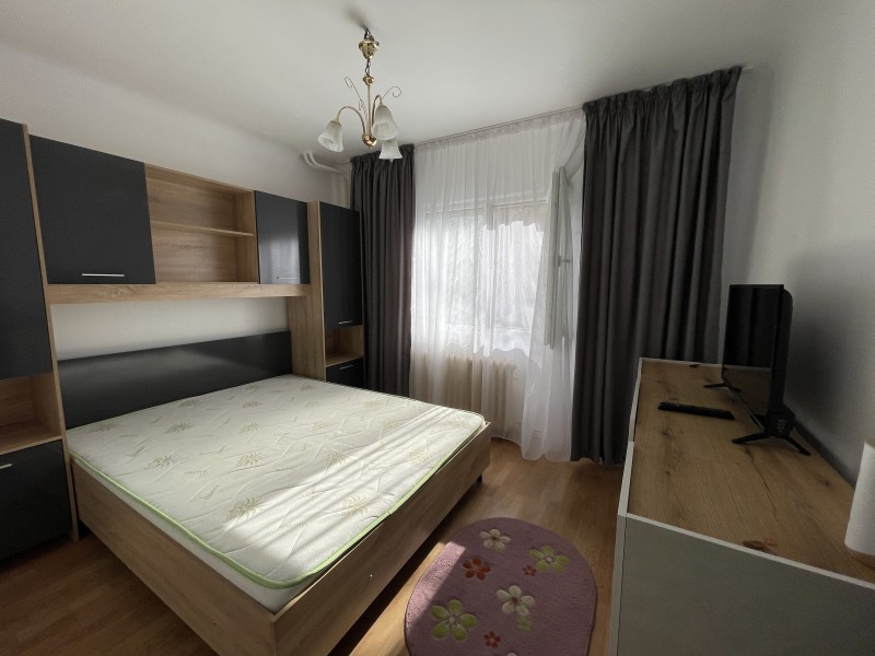 Inchiriere apartament 2 camere decomandat, mobilat, parter/4, 1 Mai, zona Sara