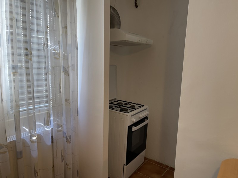 Inchiriere apartament 2 camere decomandat, mobilat, parter/4, 1 Mai, zona Sara