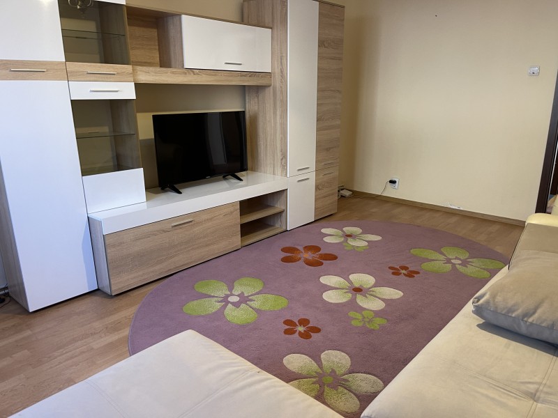 Inchiriere apartament 2 camere decomandat, mobilat, parter/4, 1 Mai, zona Sara
