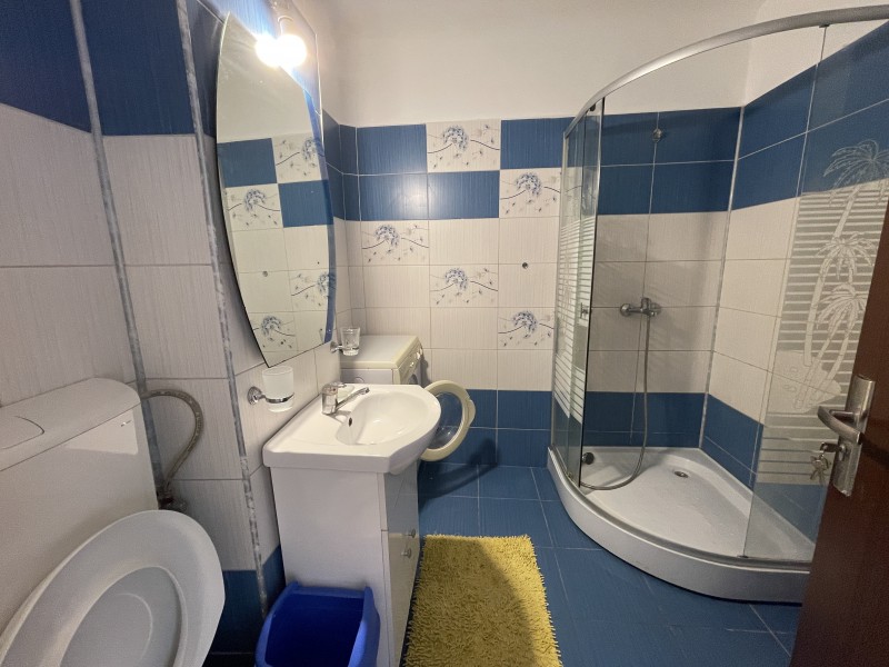 Inchiriere apartament 2 camere decomandat, mobilat, parter/4, 1 Mai, zona Sara