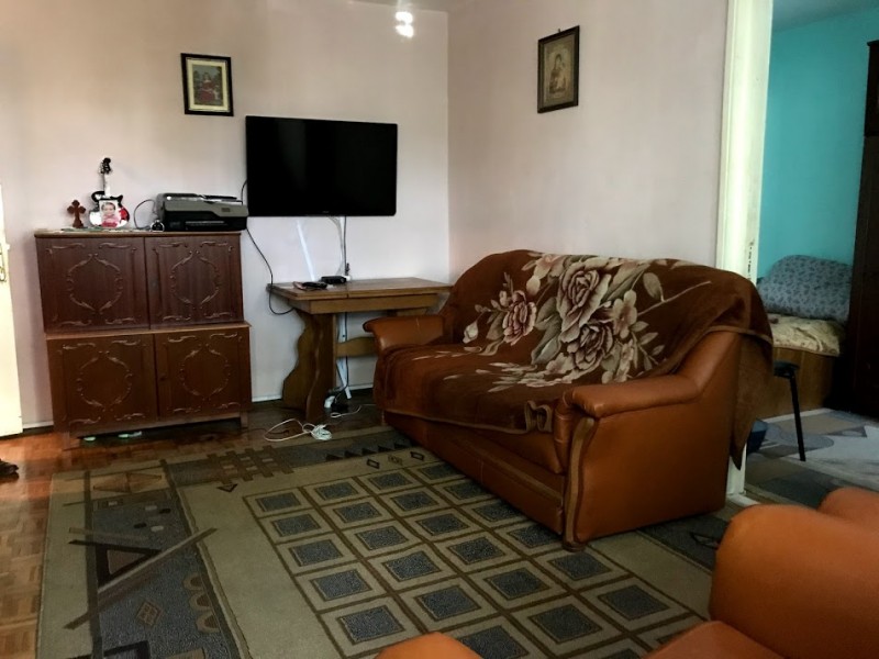 Inchiriere apartament 2 camere semidecomandat, etaj 2/4, Craiovita Noua, zona Orizont