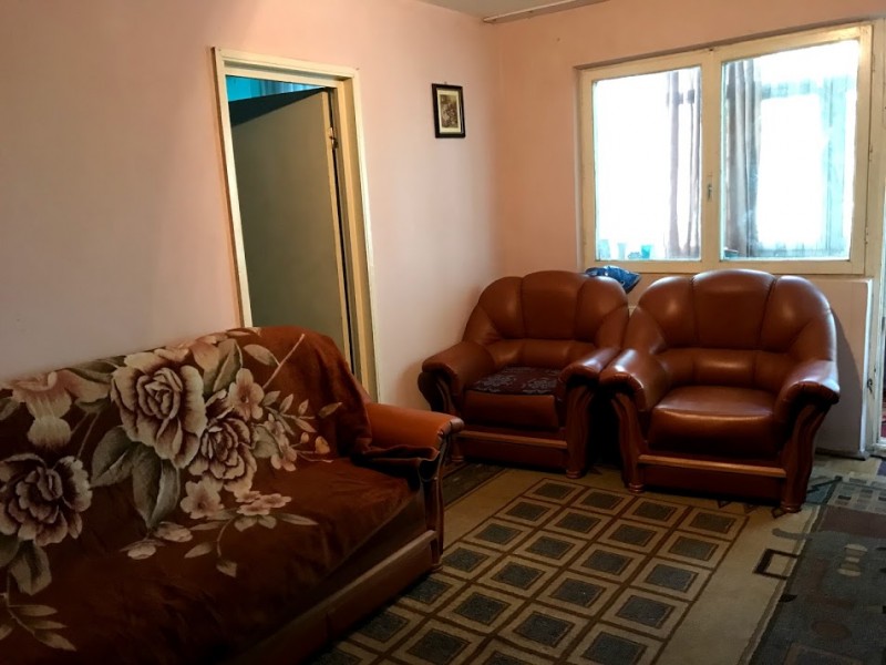 Inchiriere apartament 2 camere semidecomandat, etaj 2/4, Craiovita Noua, zona Orizont