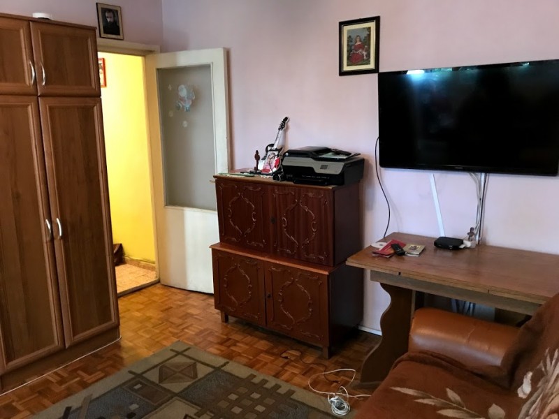 Inchiriere apartament 2 camere semidecomandat, etaj 2/4, Craiovita Noua, zona Orizont
