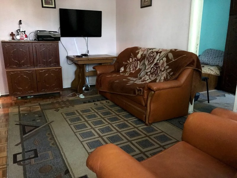 Inchiriere apartament 2 camere semidecomandat, etaj 2/4, Craiovita Noua, zona Orizont