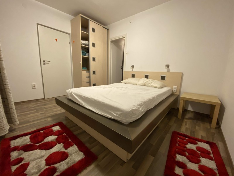 Inchiriere apartament 2 camere semidecomandat, mobilat, etaj 2/4, Centru, zona Primarie