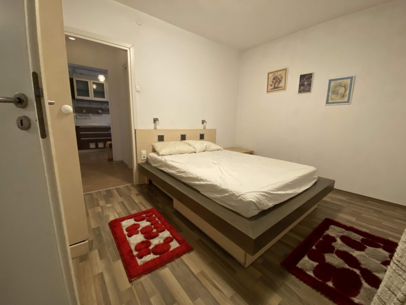 Inchiriere apartament 2 camere semidecomandat, mobilat, etaj 2/4, Centru, zona Primarie