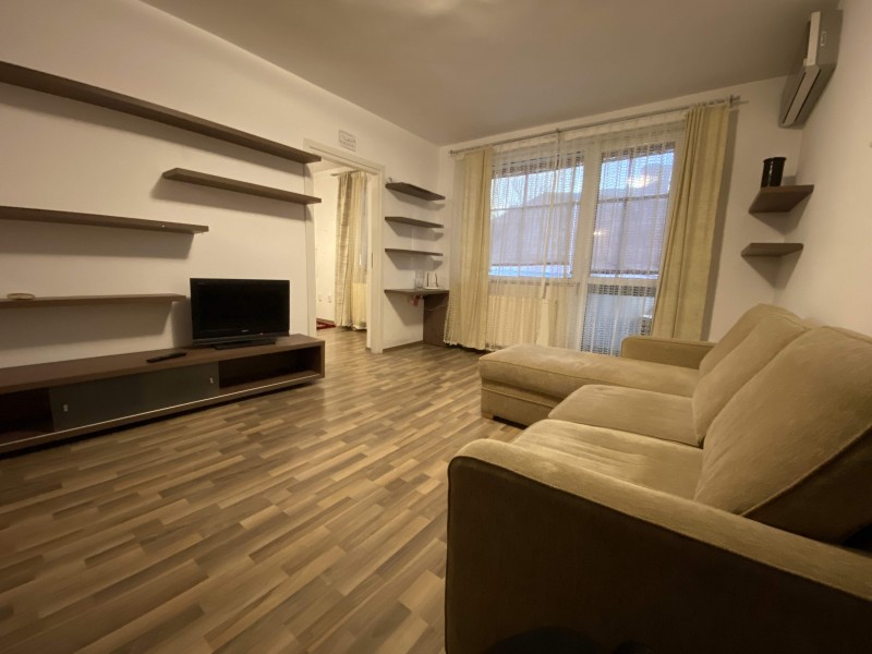 Inchiriere apartament 2 camere semidecomandat, mobilat, etaj 2/4, Centru, zona Primarie