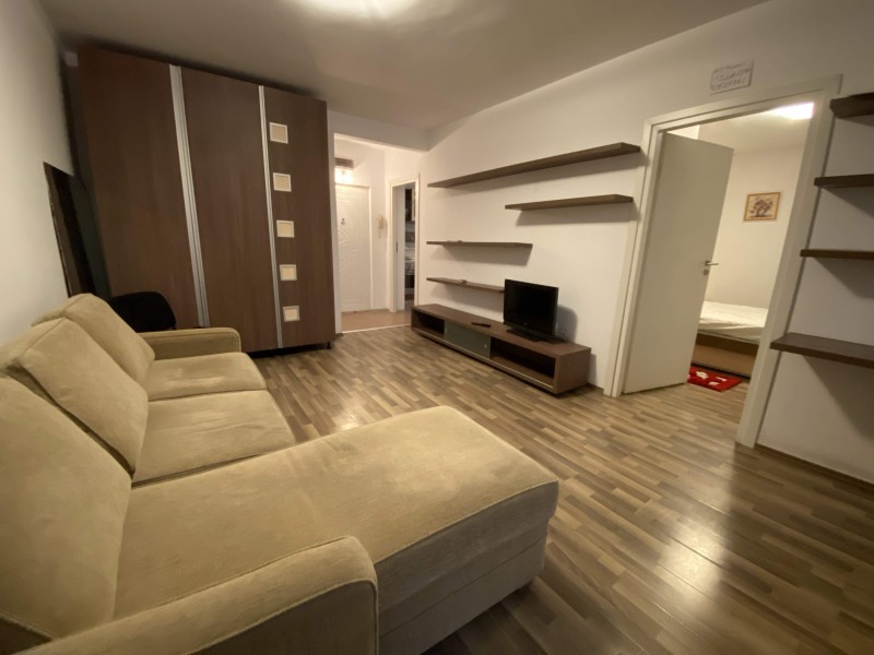 Inchiriere apartament 2 camere semidecomandat, mobilat, etaj 2/4, Centru, zona Primarie