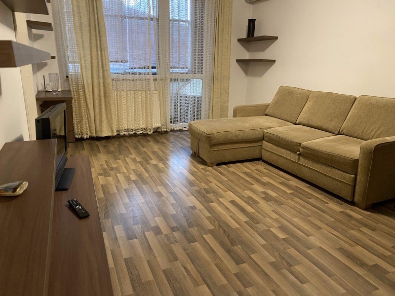 Inchiriere apartament 2 camere semidecomandat, mobilat, etaj 2/4, Centru, zona Primarie