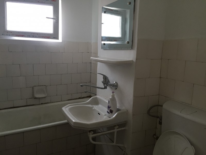 Inchiriere apartament 2 camere semidecomandat, mobilat, etaj 3/4, Rovine, zona IRUC