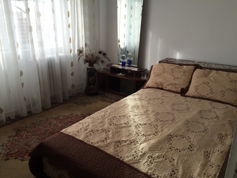 Inchiriere apartament 2 camere semidecomandat, mobilat, etaj 3/4, Rovine, zona IRUC