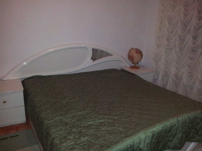 Inchiriere apartament 3 camere decomandat, etaj 4/7, an constructie 1995, Calea Bucuresti, zona Piata Centrala